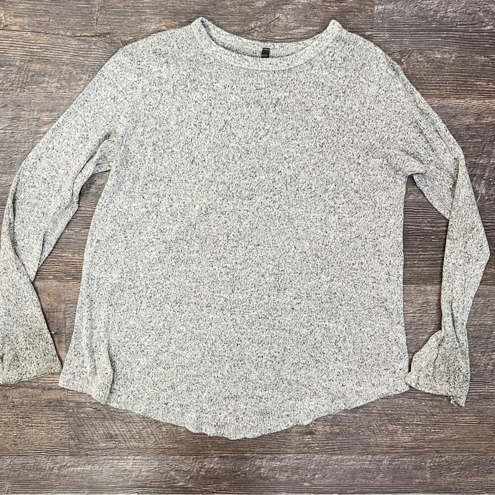 Revelation gray long sleeve T-shirt knit top size small? B155